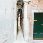 LOVERSINITALY Romantic Apartments - Altana&Jacuzzi